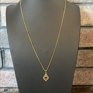 Vintage AVON 1977 Venetian lace gold tone purple glass pendant necklace